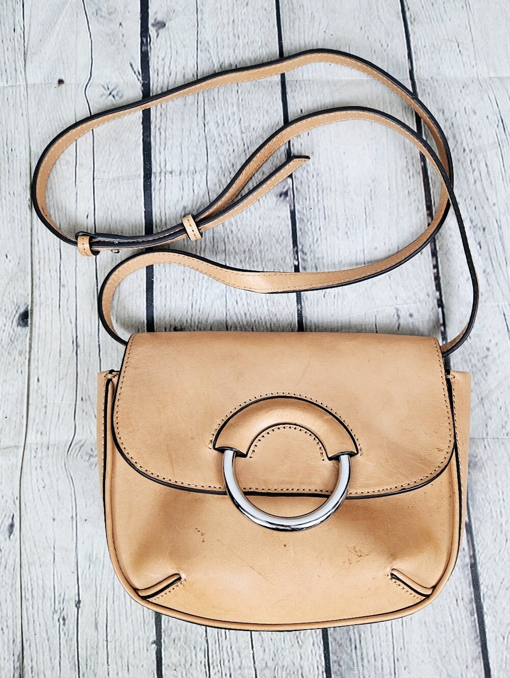 BANANA REPUBLIC | cow leather magnetic snap close mini saddle ba crossbody purse
